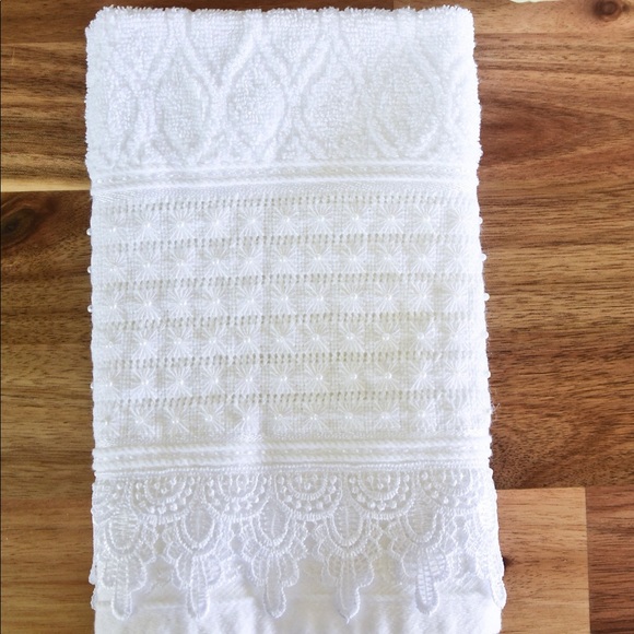 🆕 Handmade Embroidery Towel - Picture 1 of 7